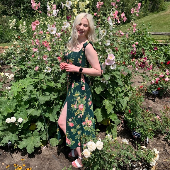 Meet your Posher, Kayla - Picture 2 of 3